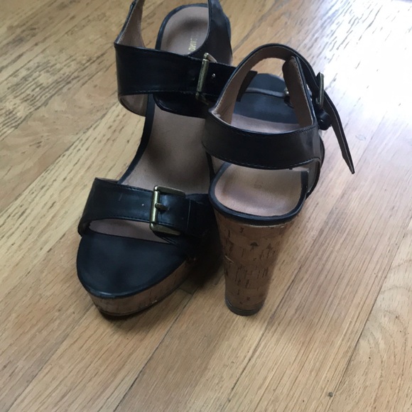 Dark brown cork wedge sandals with gold buckle - Picture 3 of 3